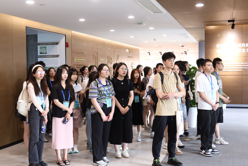 浙江大學經(jīng)濟學院、國際聯(lián)合商學院全國優(yōu)秀大學生夏令營到浙江東方參訪2.JPG
